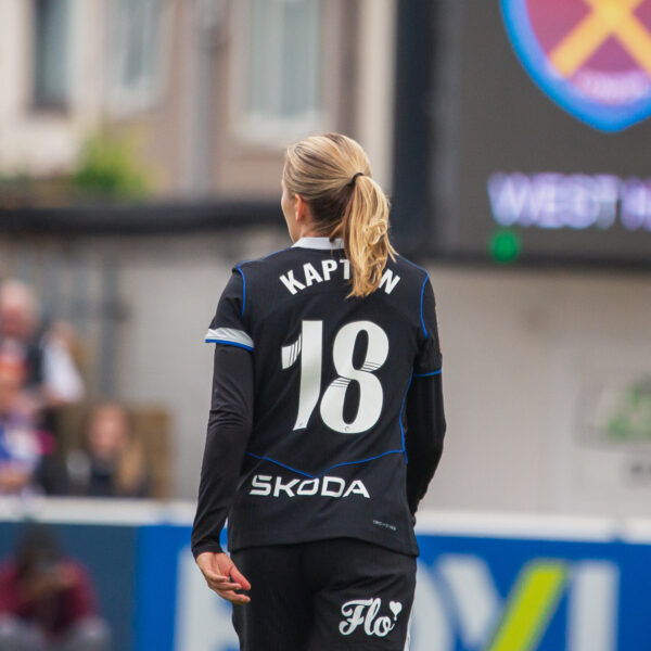 Wieke Kaptein wearing a black Chelsea shirt against West Ham